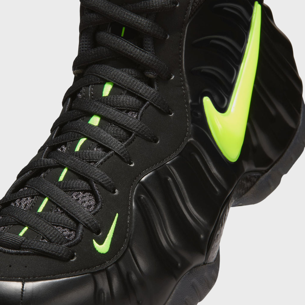 Nike Air Foamposite Pro - Black / Voltage Yellow
