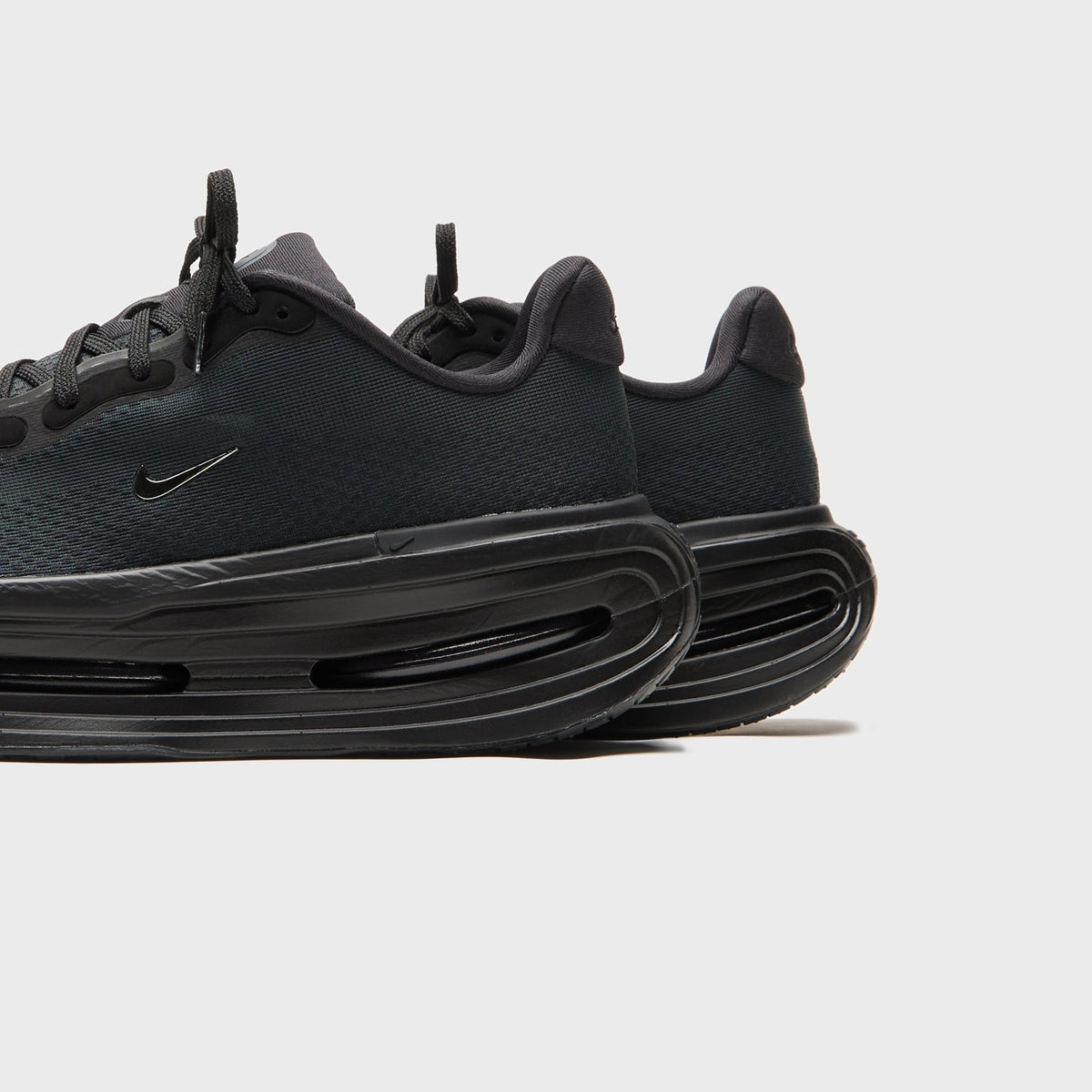 Nike Vomero Premium - Black / White