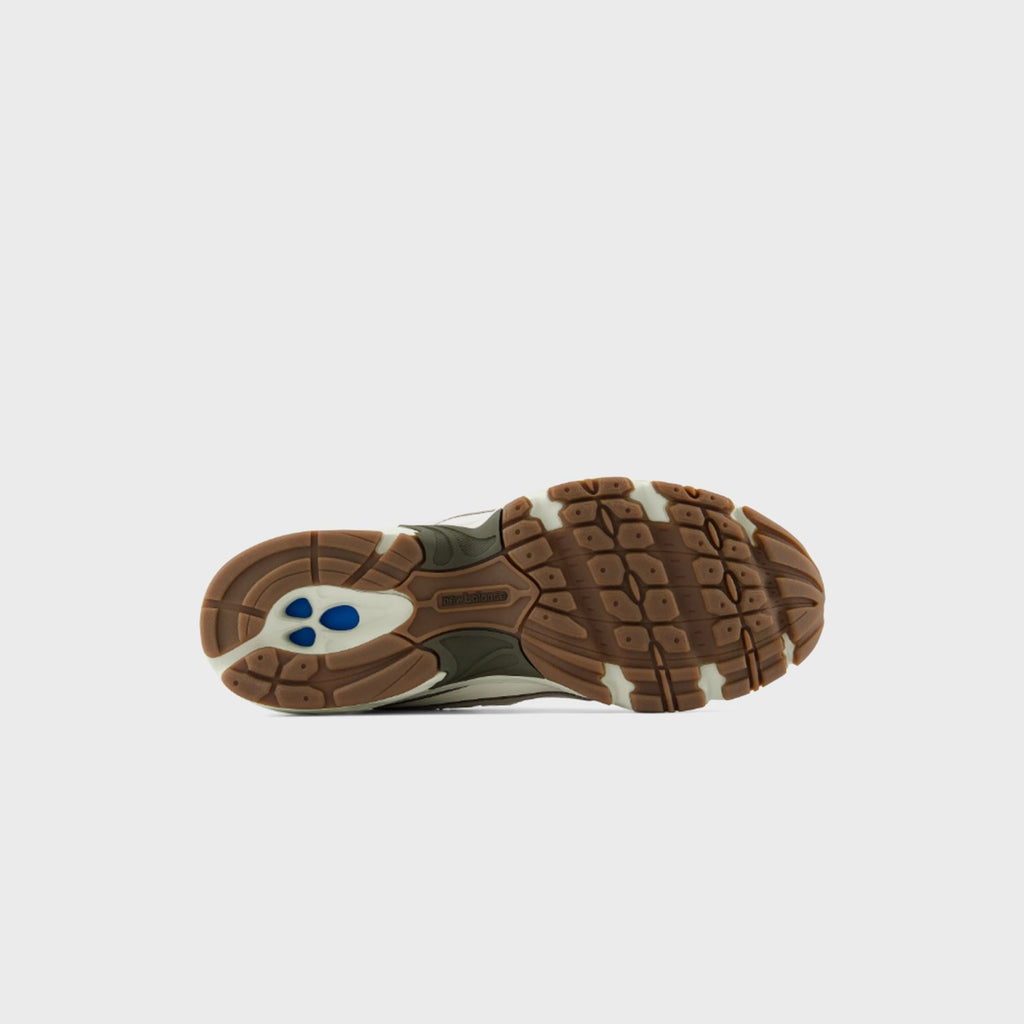 New Balance 740 - Dark Mushroom / Angora