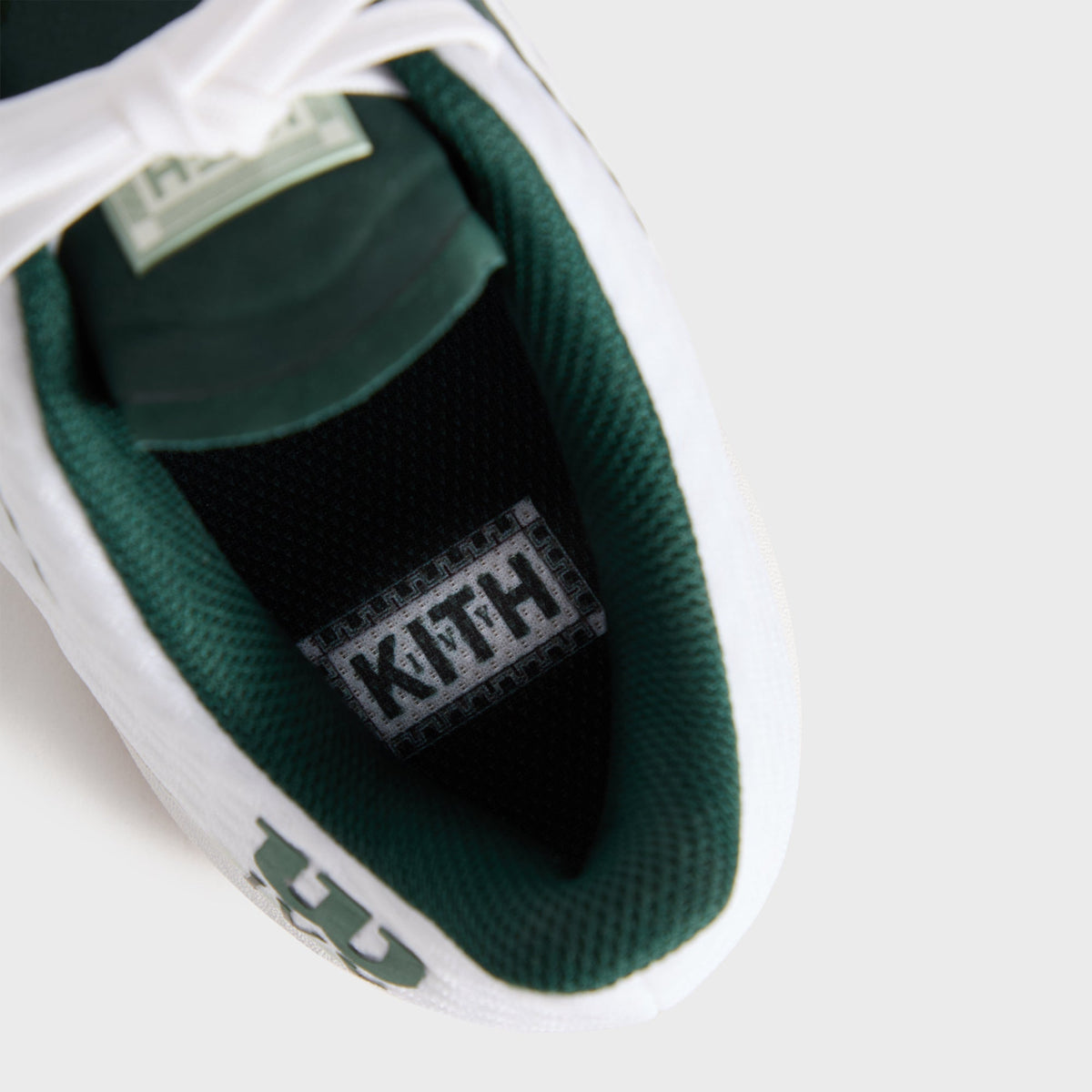 Kith Ivy for Wilson Hurakn Pro - White / Pine Grove / Gum